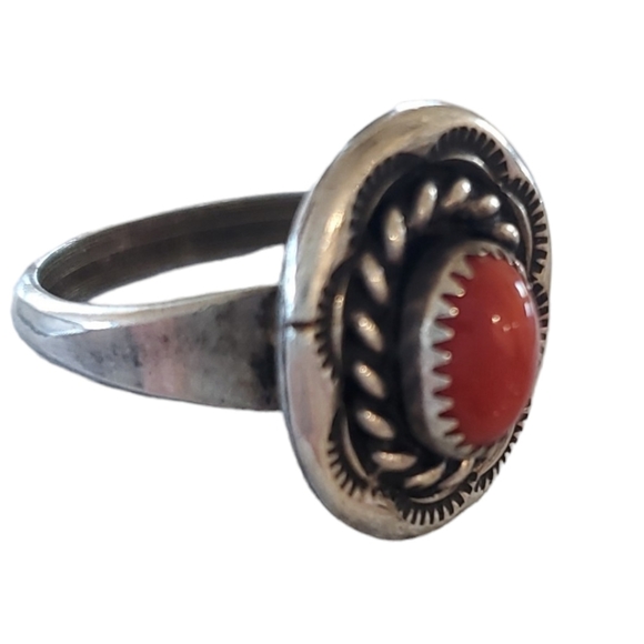 Vintage Coral Silver Ring - Picture 10 of 13